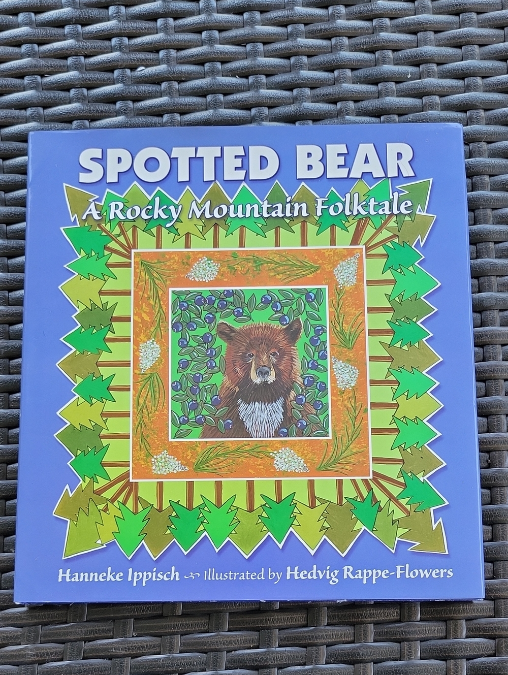🌺3 For $10 Spotted Bear A Rocky Mountain Folktale - Blue Cover